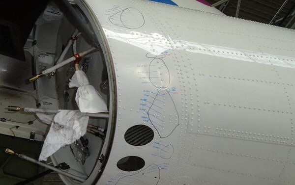 Повреждение самолета Qazaq Air - Sputnik Казахстан