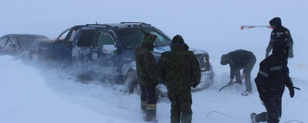 Эвакуация людей с трасс - Sputnik Казахстан