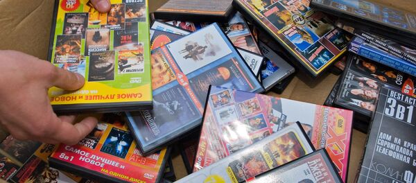 Уничтожение пиратских дисков Уничтожение пиратских дисков - Sputnik Казахстан