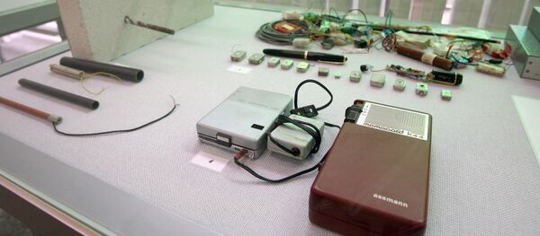 Архивное фото шпионского оборудования для прослушки на выставке в Германии Архивное фото шпионского оборудования для прослушки на выставке в Германии - Sputnik Казахстан