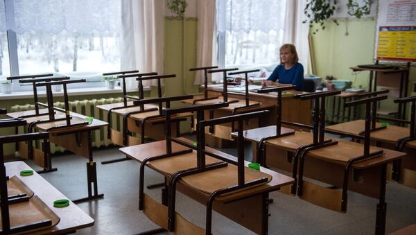 Архивное фото школьного учителя в классе - Sputnik Казахстан
