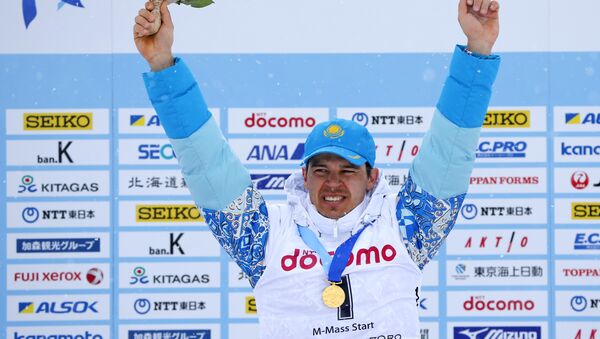 Ян Савицкий празднует победу на Азиаде в Саппоро - Sputnik Казахстан