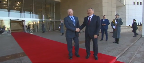 Нурсултан Назарбаев и Владимир Путин на встрече в Алматы - Sputnik Казахстан