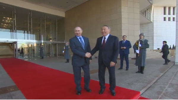 Нурсултан Назарбаев и Владимир Путин на встрече в Алматы - Sputnik Казахстан