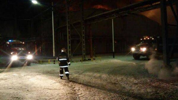 Пожарные на месте взрыва на заводе Нефтехим-LTD - Sputnik Казахстан
