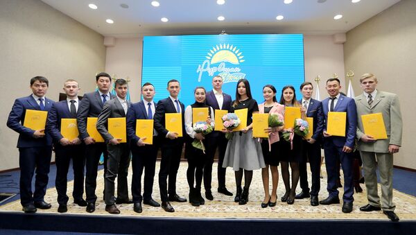 Ряды партии Нур Отан пополнились новыми членами - Sputnik Казахстан