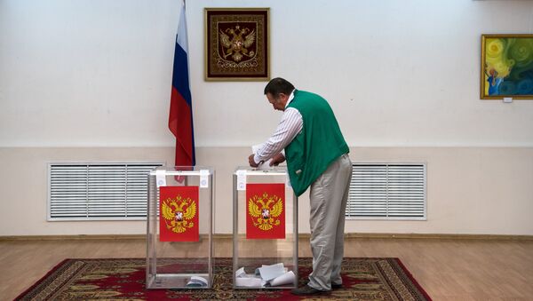 Голосование на выборах в Госдуму на избирательном участке в Астане - Sputnik Казахстан