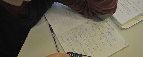 Мобильный телефон в школе - Sputnik Казахстан