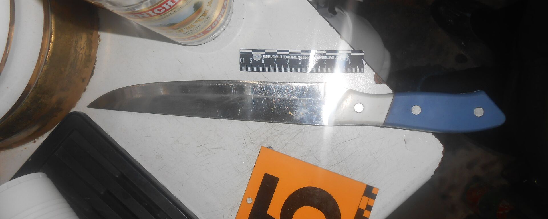 Улики, изъятые у подозреваемого в вооруженном налете на магазин - Sputnik Қазақстан, 1920, 10.08.2025