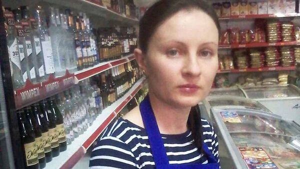 Бесстрашная сотрудница магазина, не испугавшаяся вооруженного мужчины - Sputnik Казахстан