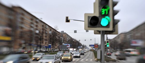 Архивное фото пешеходного перехода и светофора на городском проспекте - Sputnik Казахстан