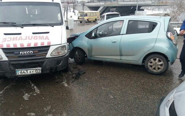 Машина скорой помощи столкнулась с DAEWOO Matiz - Sputnik Казахстан