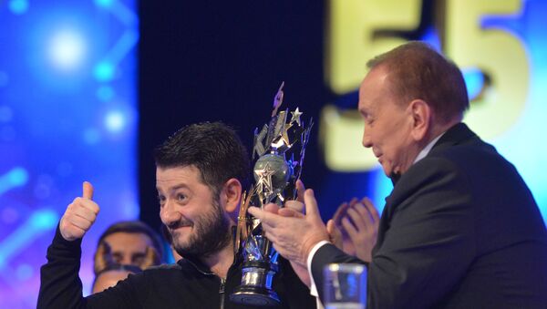 Президент Международного союза КВН Александр Масляков (справа) и актер и шоумен Михаил Галустян - Sputnik Казахстан