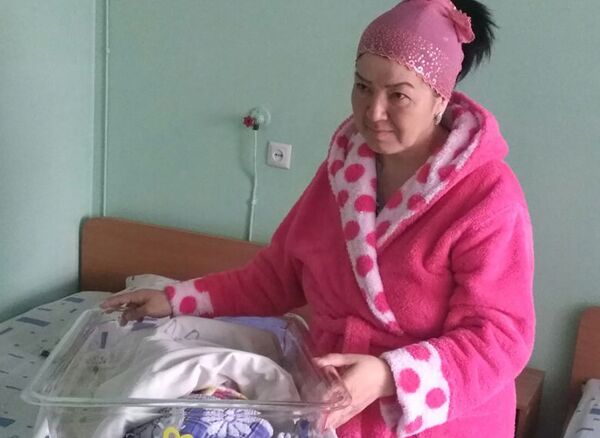 52-летняя Сандугаш Кусметаева впервые родила ребенка - Sputnik Казахстан