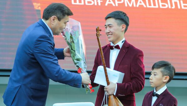Юный композитор, автор кюя о Назарбаеве Галамат Бейсекожаев - Sputnik Казахстан