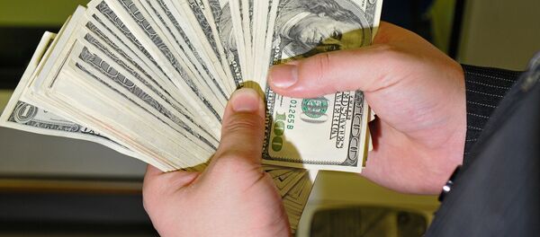 Валюта в руках, фото из архива - Sputnik Казахстан