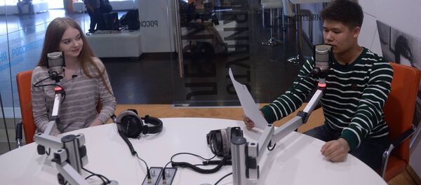 Участники проекта Ты супер! Влад Лоскутов и Анастасия Кравченя в студии радио Sputnik Участники проекта Ты супер! Влад Лоскутов и Анастасия Кравченя в студии радио Sputnik - Sputnik Казахстан