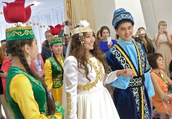 Красивая традиционная казахская свадьба.  - Sputnik Казахстан