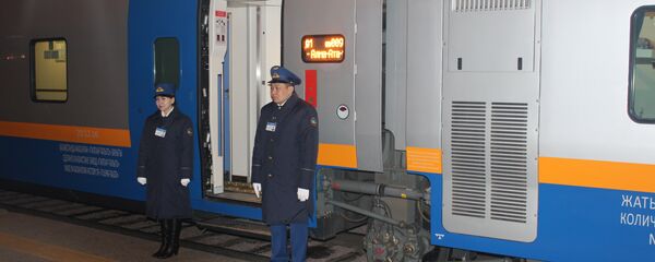 Алматы-Ташкент жүрдек пойызы бірінші рейске аттанды Алматы-Ташкент жүрдек пойызы бірінші рейске аттанды - Sputnik Қазақстан