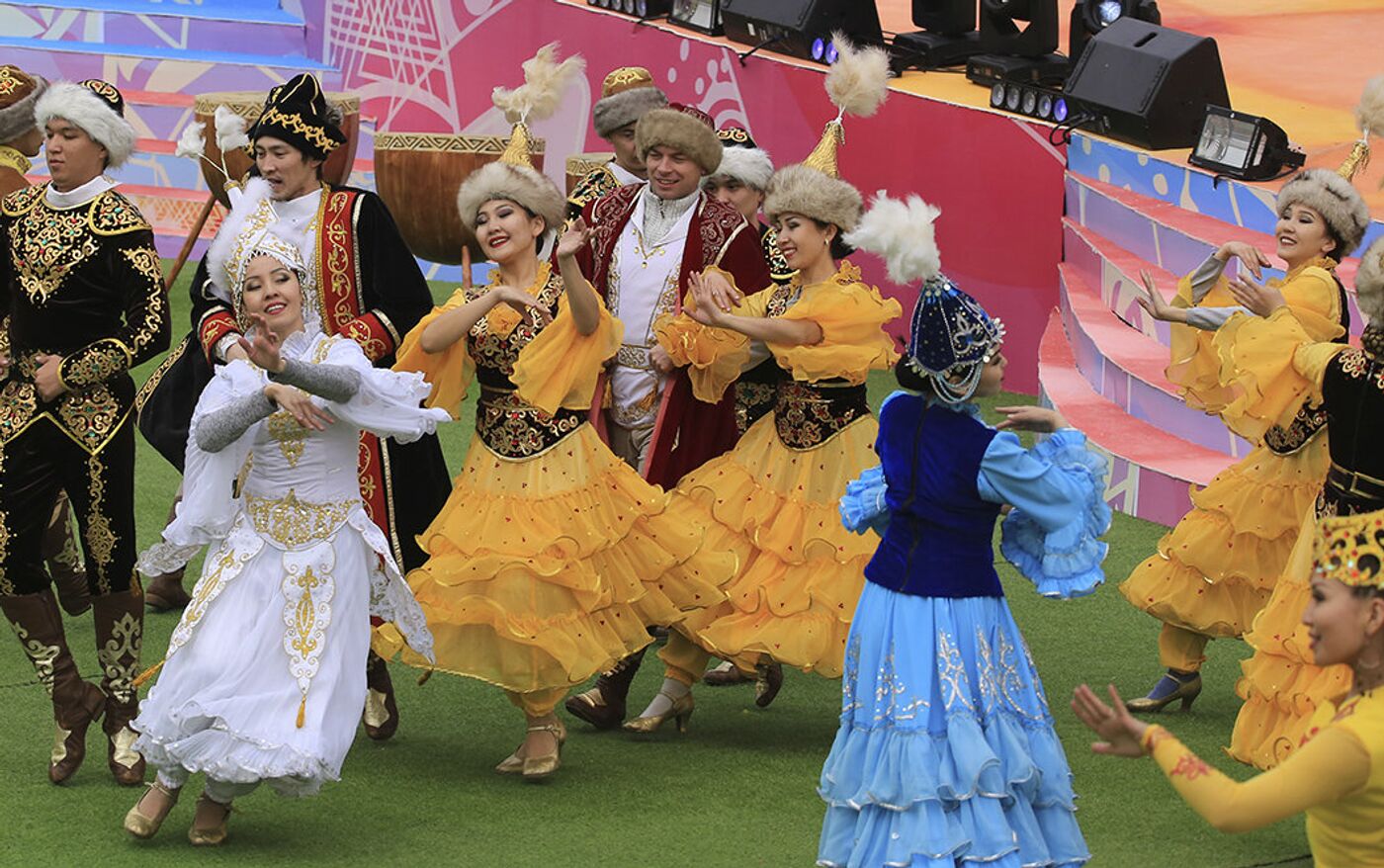 Қанағаттанған адам үшін жыныстық қатынасқа түсу HD фотосуреттеріндегі киска