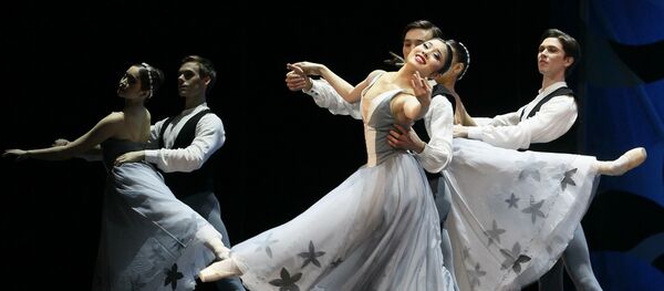 Танцоры Астанинского театра оперы и балета Астана Опера Танцоры Астанинского театра оперы и балета Астана Опера - Sputnik Казахстан