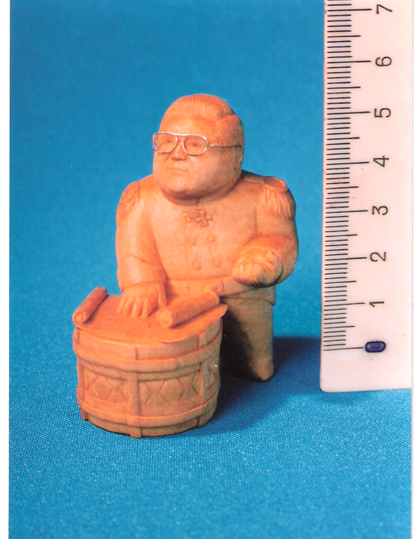 Деревянная фигурка экс-акима Сергея Кулагина - Sputnik Казахстан