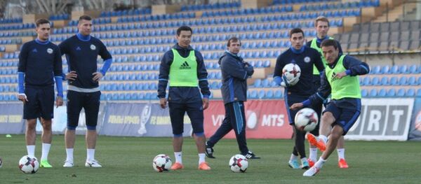 Тренировка сборной Казахстана по футболу в Ереване накануне матча со сборной Арменией Тренировка сборной Казахстана по футболу в Ереване накануне матча со сборной Арменией - Sputnik Казахстан