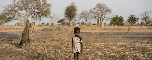 Африкалық бала, архивтегі сурет Африкалық бала, архивтегі сурет - Sputnik Қазақстан