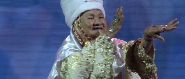 Мы нашли ее: танцующая апашка живет в Алматинской области Мы нашли ее: танцующая апашка живет в Алматинской области - Sputnik Казахстан