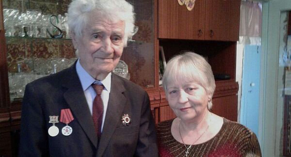 Ветеран ВОВ Петр Боровой с супругой Ветеран ВОВ Петр Боровой с супругой - Sputnik Казахстан