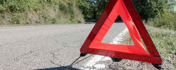 Знак аварийной остановки на дороге - Sputnik Казахстан