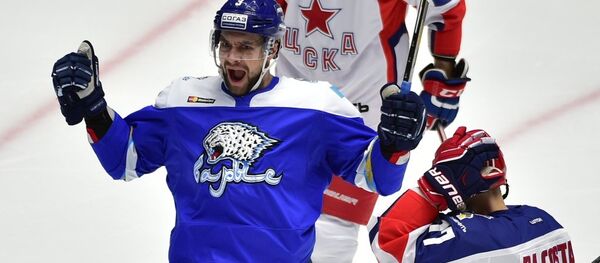 Игрок Барыса Вячеслав Трясунов в матче с ЦСКА - Sputnik Казахстан