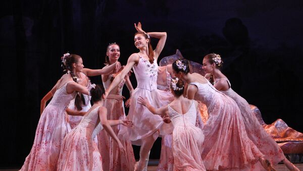 Выступление артистов Мариинского театра - сцена из балета Сон в летнюю ночь, архивное фото - Sputnik Казахстан
