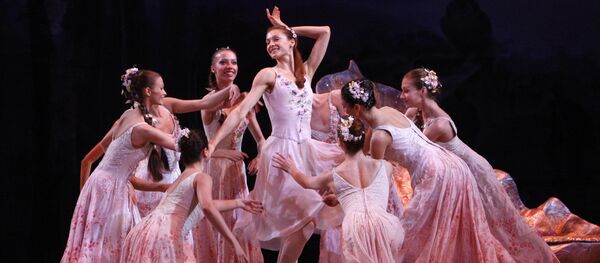 Выступление артистов Мариинского театра - сцена из балета Сон в летнюю ночь, архивное фото Выступление артистов Мариинского театра - сцена из балета Сон в летнюю ночь, архивное фото - Sputnik Казахстан