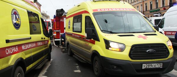 Санитарные автомобили на месте взрыва в Санкт-Петербурге Санитарные автомобили на месте взрыва в Санкт-Петербурге - Sputnik Казахстан