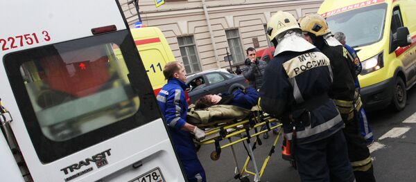 Эвакуация пострадавших в результате взрыва в Санкт-Петербурге - Sputnik Казахстан