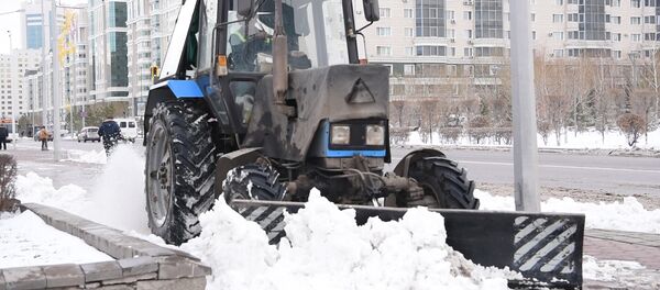 Снежная весна в Астане прибавила забот коммунальщикам Снежная весна в Астане прибавила забот коммунальщикам - Sputnik Казахстан