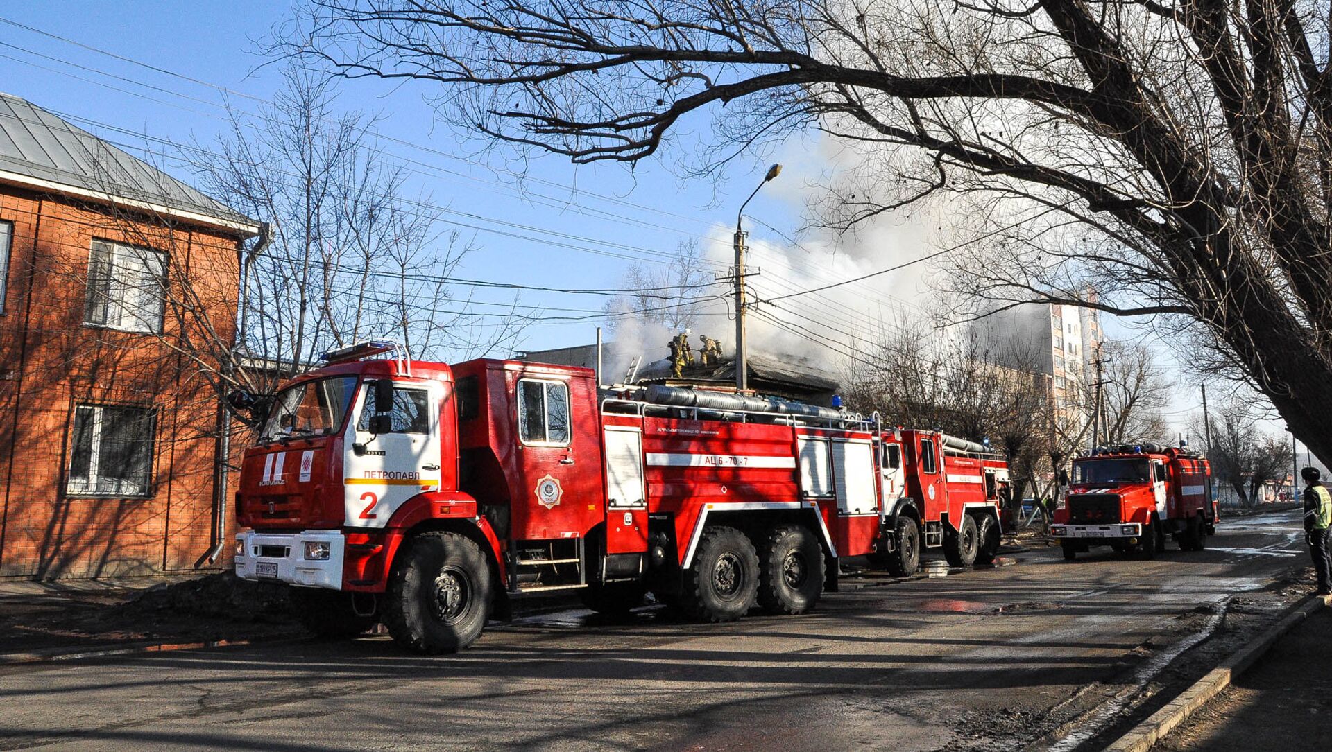 Крупный пожар в жилом доме в Петропавловске ликвидирован