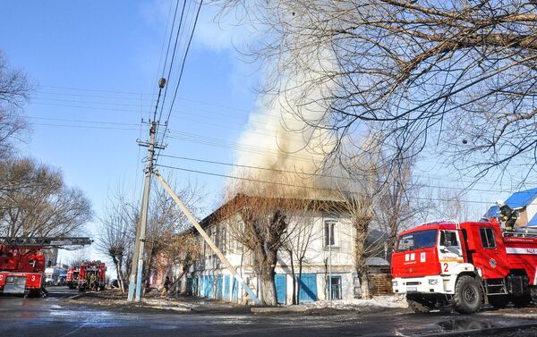 Тушение пожара в жилом доме в Петропавловске - Sputnik Казахстан