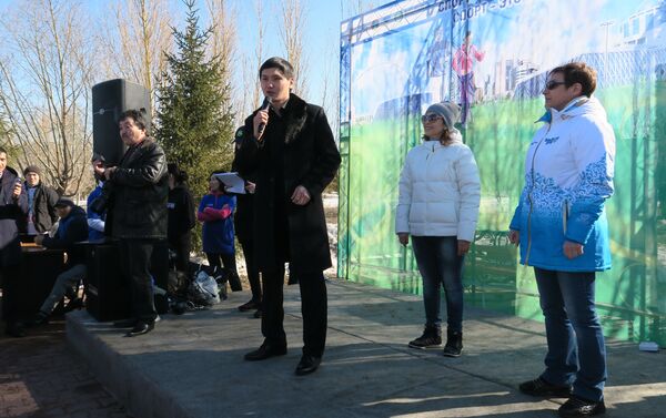 Бахтияр Артаев выступает перед участниками марафона - Sputnik Казахстан