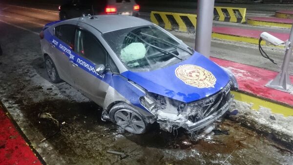 Разбитый полицейский автомобиль - Sputnik Казахстан