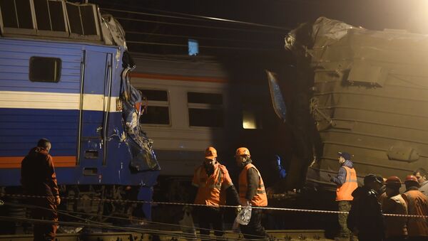 Столкновение пассажирского поезда и электрички на западе Москвы - Sputnik Казахстан