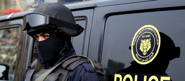 Архивное фото сотрудника полиции в Египте - Sputnik Казахстан
