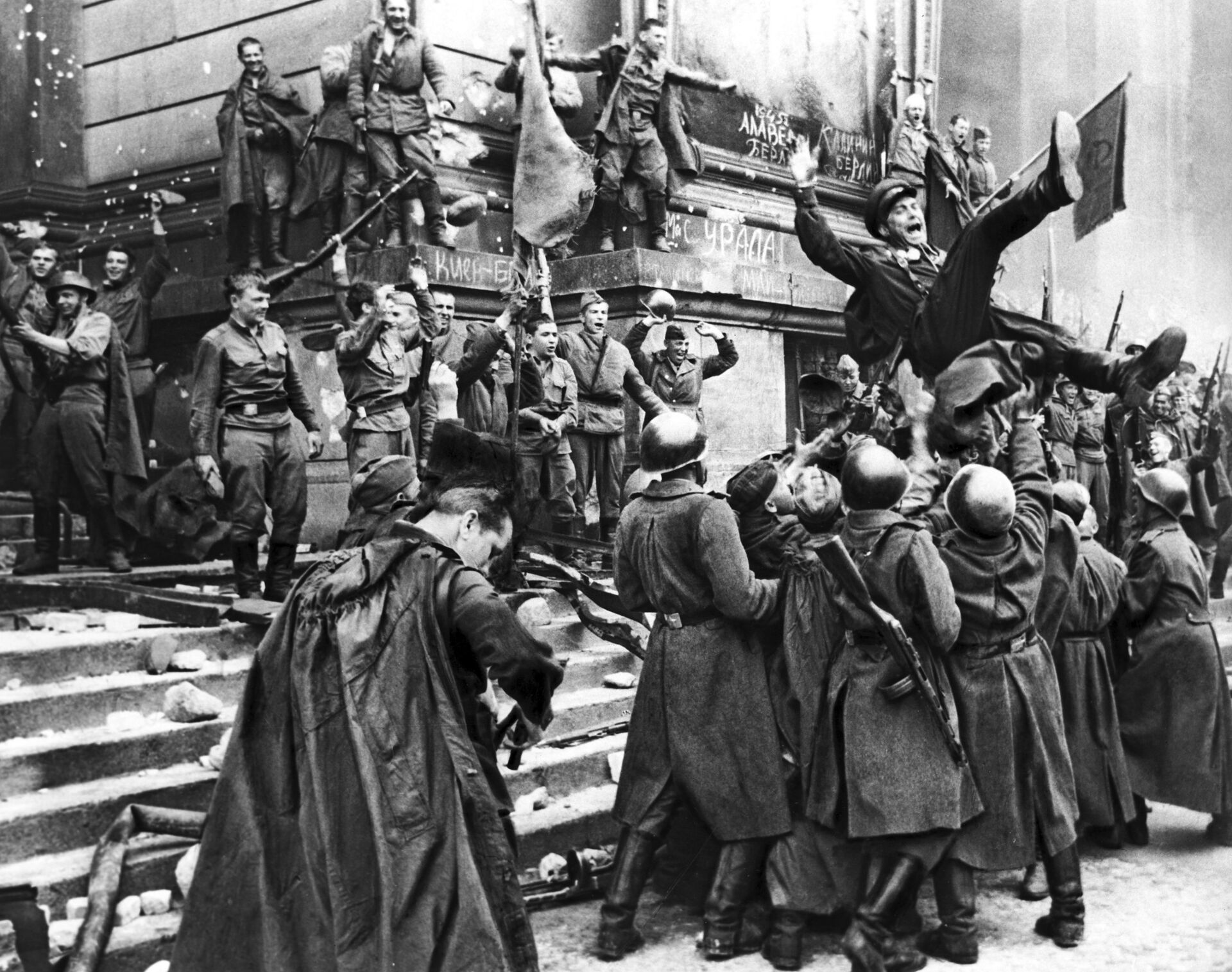 Кадр из художественного фильма Битва за Берлин - Sputnik Казахстан, 1920, 30.01.2026