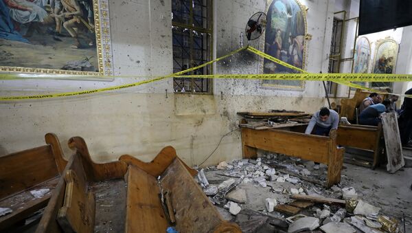 Последствия взрыва в церкви города Танта, где смертник вошел в храм во время праздничного богослужения и привел в действие взрывное устройство - Sputnik Казахстан