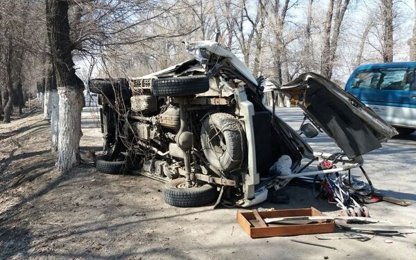 ГАЗель и Mitsubishi Delica столкнулись на Кульджинском тракте - Sputnik Казахстан