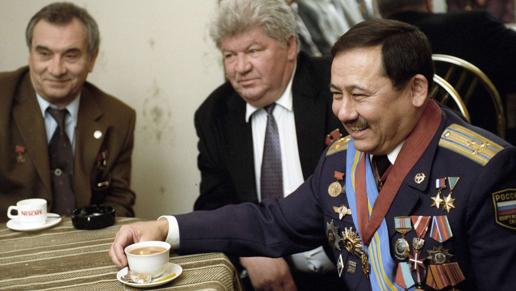 Қыз өзін есектің ішінде жақсы көреді