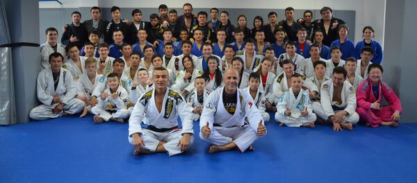 Команда ALLIANCE и мастер из Бразилии Алешандрэ Пайва - Sputnik Казахстан