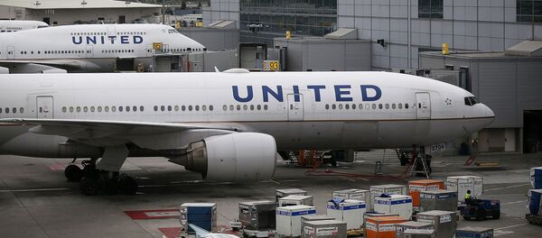 Самолет United Airlines в аэропорту Сан - Франциско, архивное фото Самолет United Airlines в аэропорту Сан - Франциско, архивное фото - Sputnik Казахстан