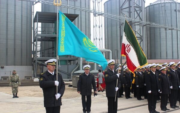 Иранские военные корабли зашли в порт Актау - Sputnik Казахстан